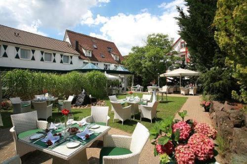 Hotel-Restaurant Arneggers Adler Tiefenbronn Bagian luar foto