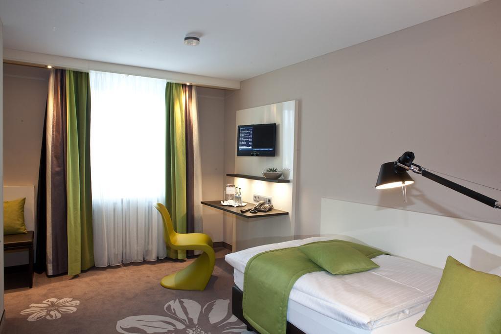 Hotel-Restaurant Arneggers Adler Tiefenbronn Bagian luar foto