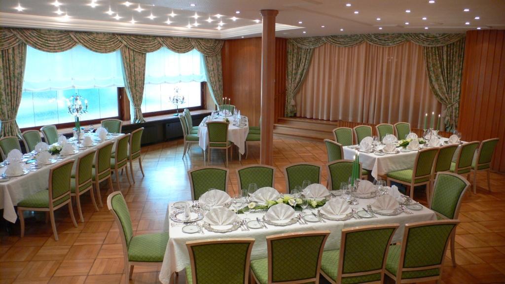 Hotel-Restaurant Arneggers Adler Tiefenbronn Bagian luar foto