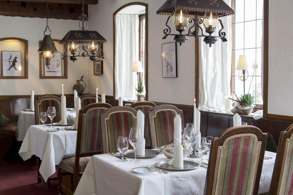 Hotel-Restaurant Arneggers Adler Tiefenbronn Bagian luar foto